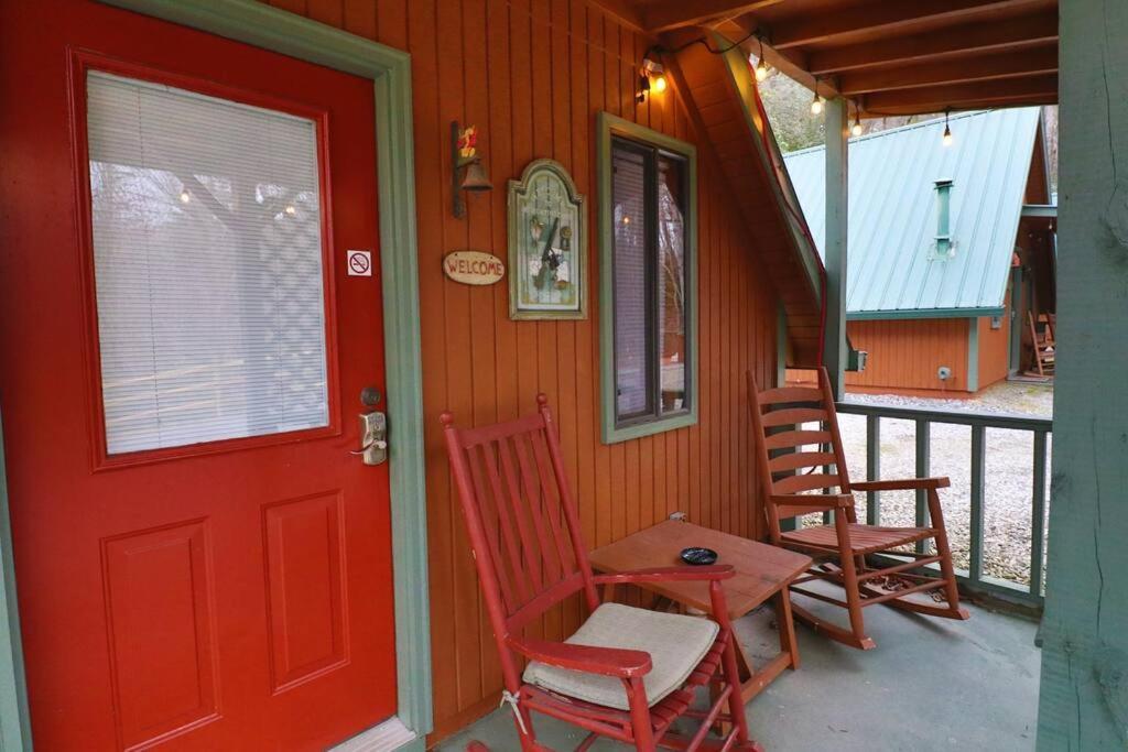 Cute Updated Mountain Cabin Fireplace #3 هيلين المظهر الخارجي الصورة
