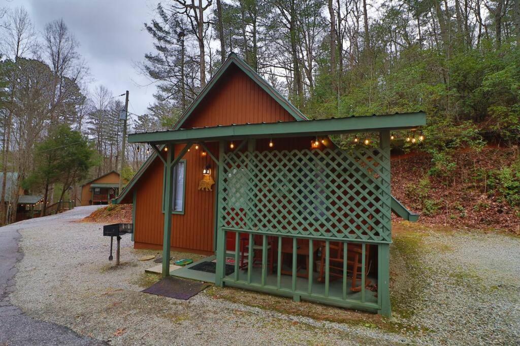 Cute Updated Mountain Cabin Fireplace #3 هيلين المظهر الخارجي الصورة