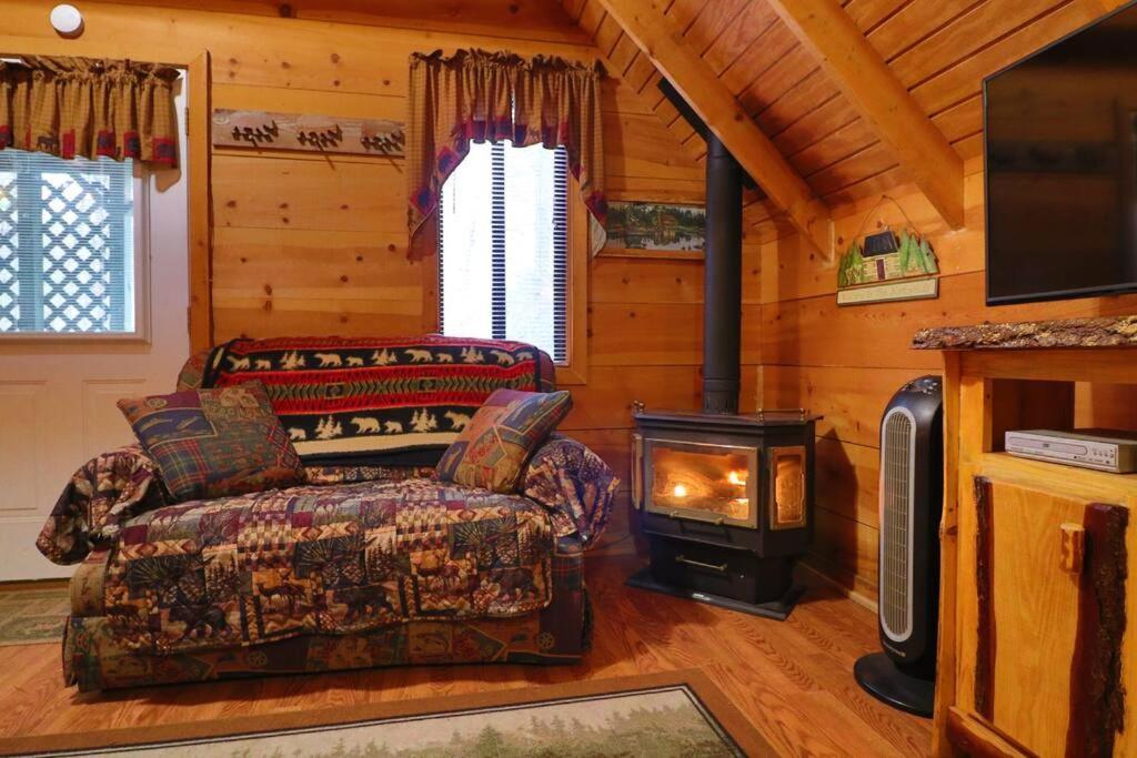 Cute Updated Mountain Cabin Fireplace #3 هيلين المظهر الخارجي الصورة